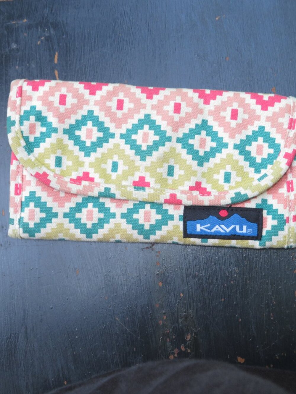 KAVU Geometric Wallet Organizer – Boho Outdoor Travel Pouch, Bright Magenta
